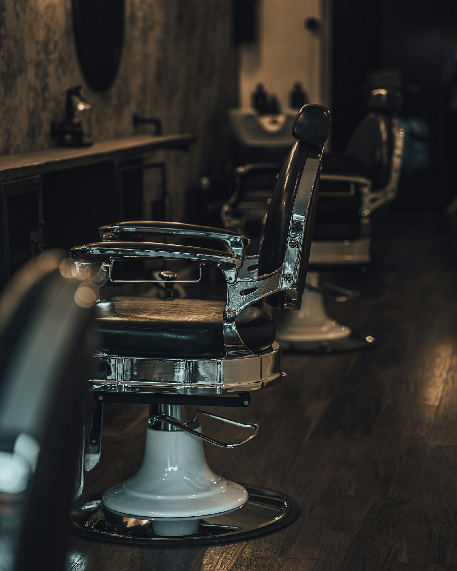 Berber koltuğu, koyu salon